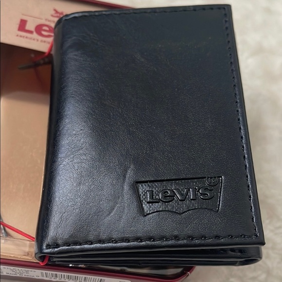 Levi's Black Key & Card Holder Essential Accessory - Picture 6 of 6